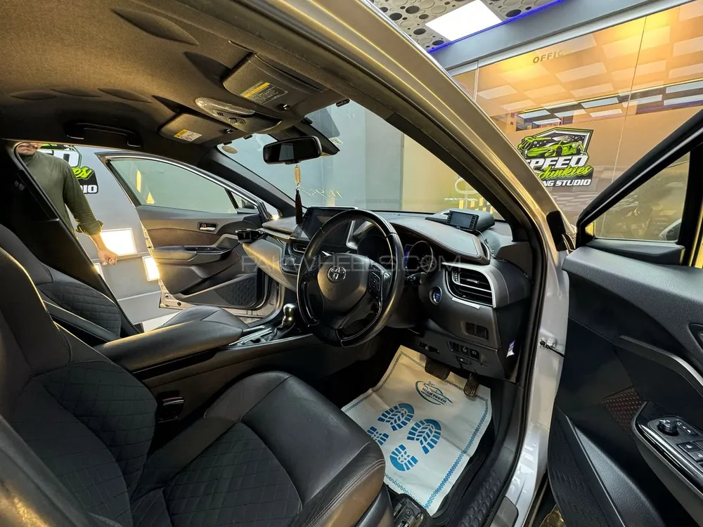 Toyota C-HR 2018 for Sale in Karachi Toyota C-HR 2018 for Sale in Karachi Image-6