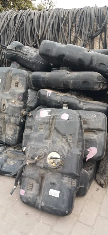 Honda city and civic 2005 fuel Tanks Image-1