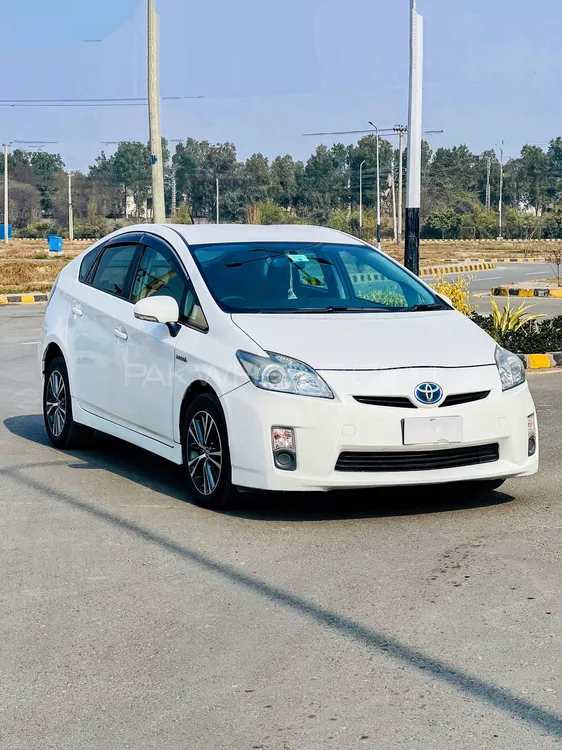 Toyota Prius 2011 for Sale in Lahore Image-1