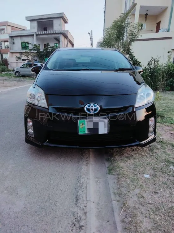 Toyota Prius 2011 for Sale in Lahore Image-1
