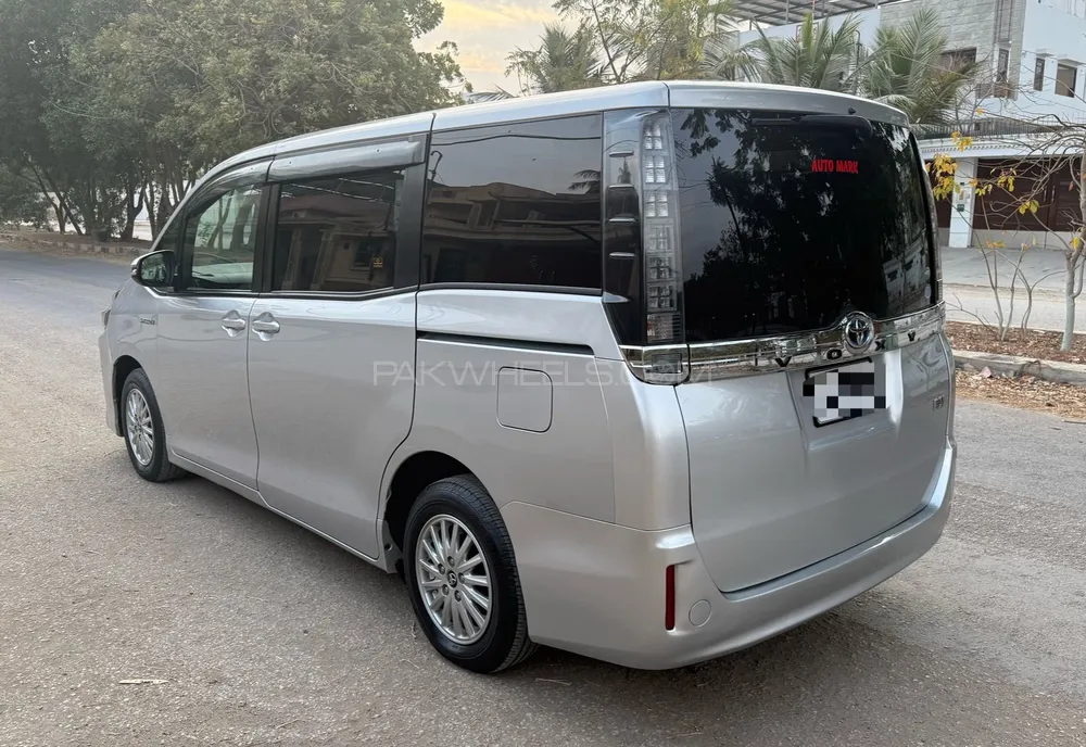 Toyota Voxy 2017 for Sale in Karachi Toyota Voxy 2017 for Sale in Karachi Image-5