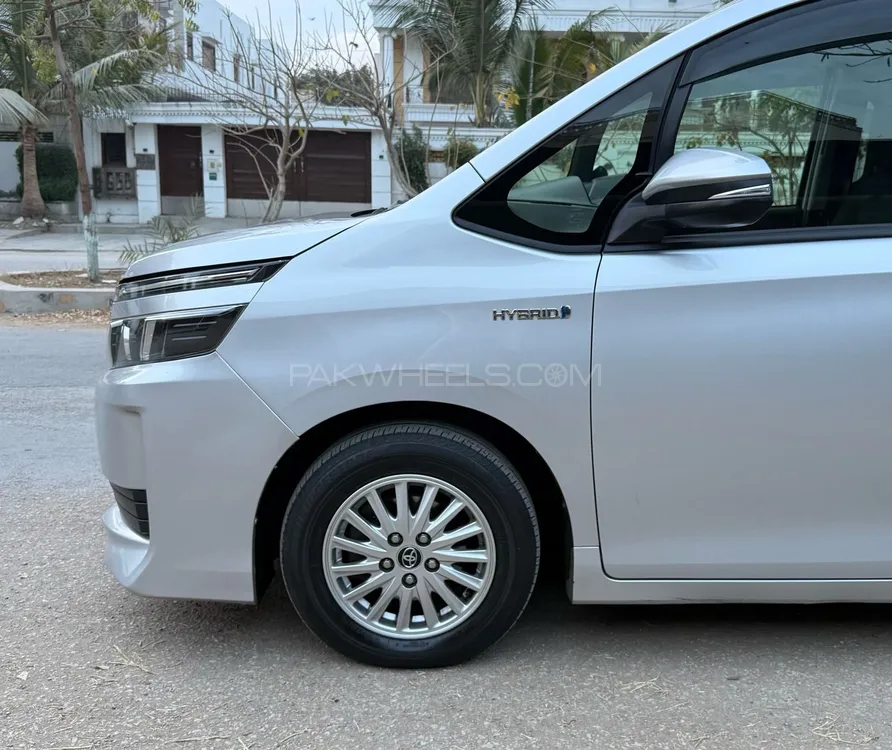 Toyota Voxy 2017 for Sale in Karachi Toyota Voxy 2017 for Sale in Karachi Image-15