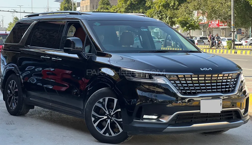 KIA Carnival 2023 for Sale in Lahore Image-1