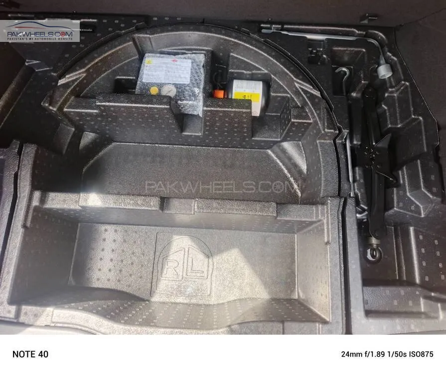 Toyota C-HR 2019 for Sale in Karachi Toyota C-HR 2019 for Sale in Karachi Image-8