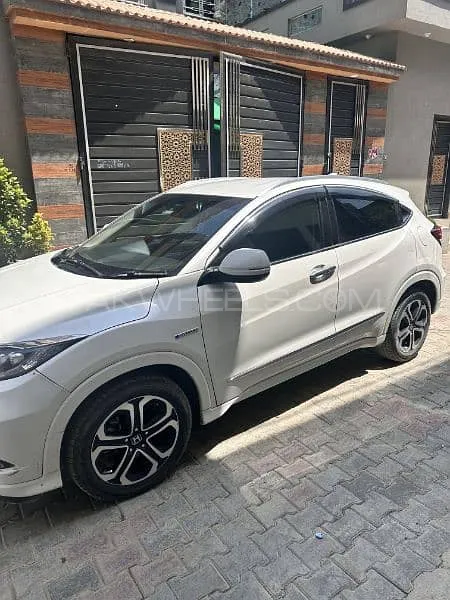 Honda Vezel 2015 for Sale in Peshawar Image-1