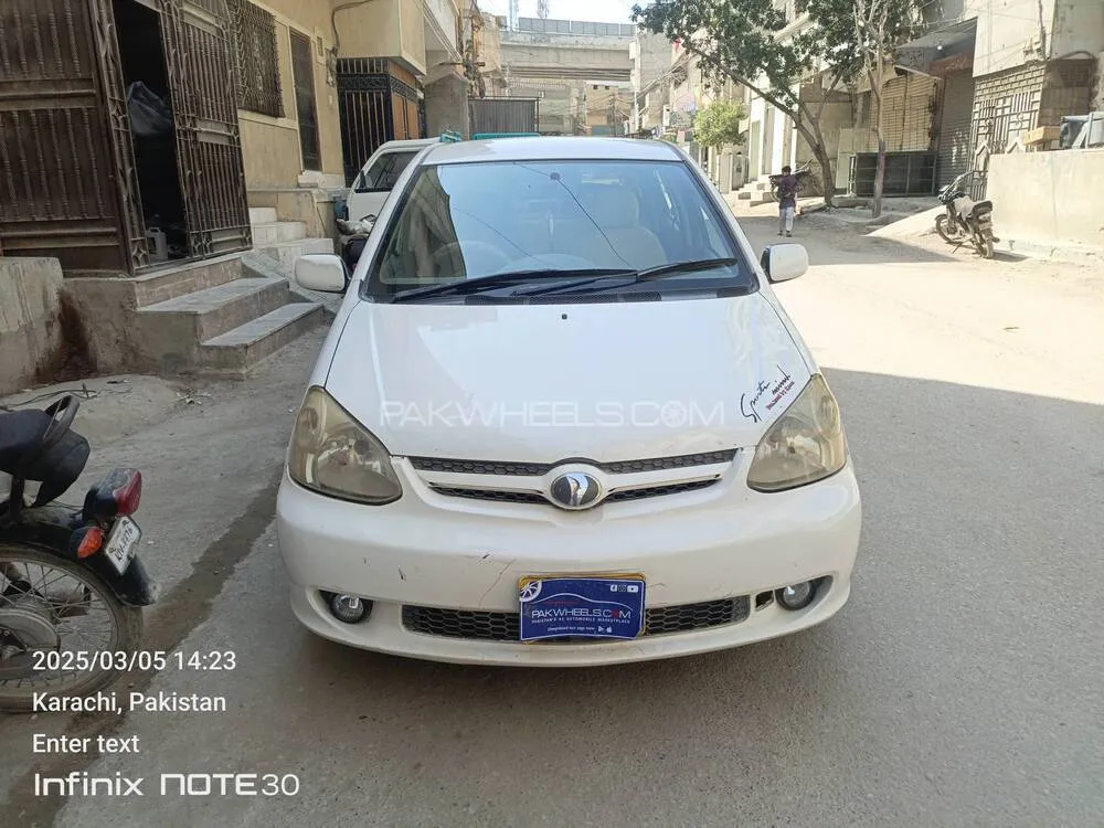 Toyota Platz 2005 for Sale in Karachi Image-1