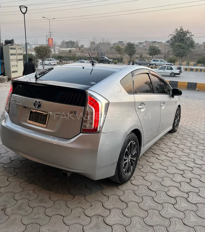 Toyota Prius 2011 for Sale in Peshawar Image-1
