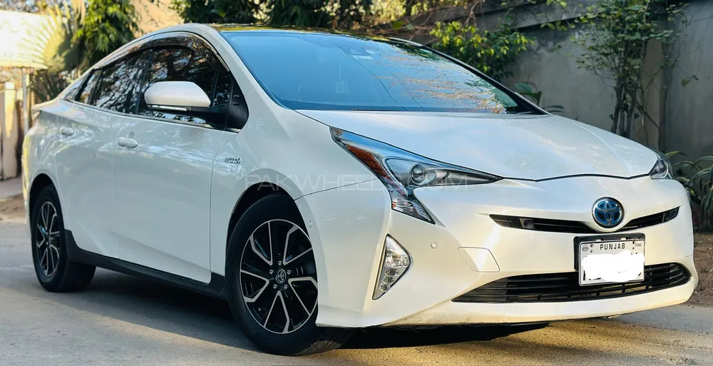 Toyota Prius 2017 for Sale in Lahore Image-1