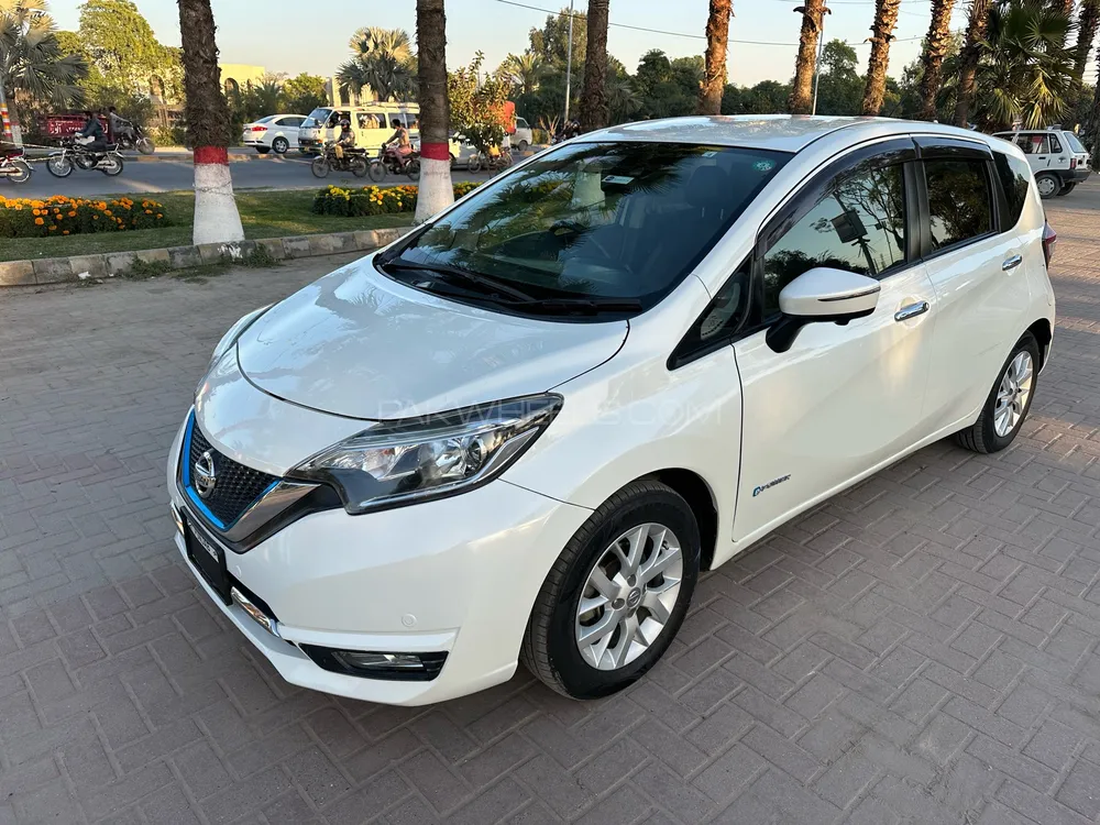 Nissan Note 2018 for Sale in Gujranwala Image-1