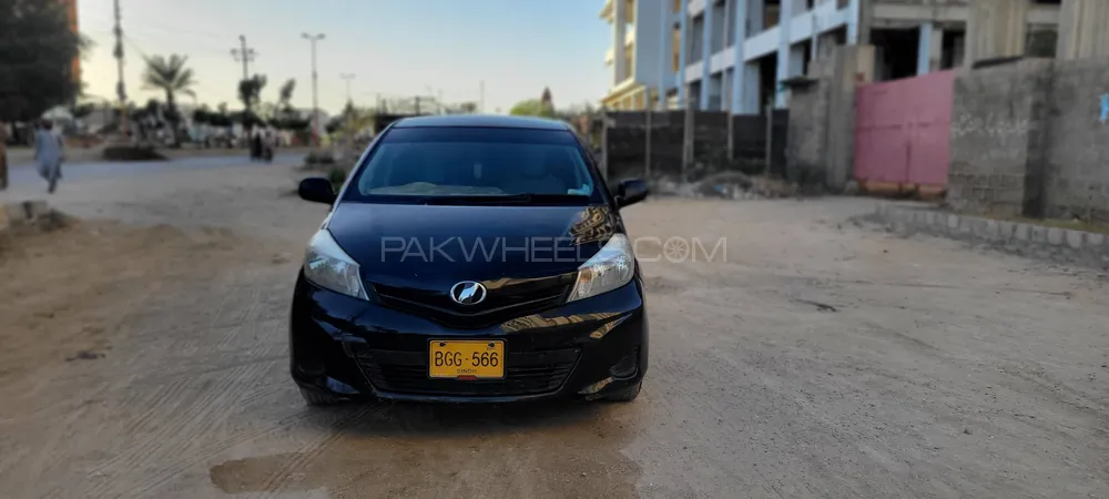 Toyota Vitz 2013 for Sale in Karachi Image-1