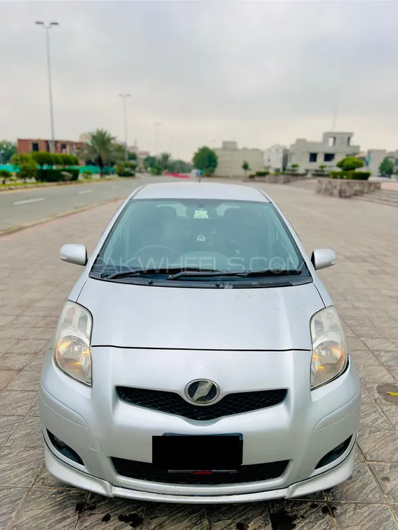 Toyota Vitz 2010 for Sale in Lahore Image-1