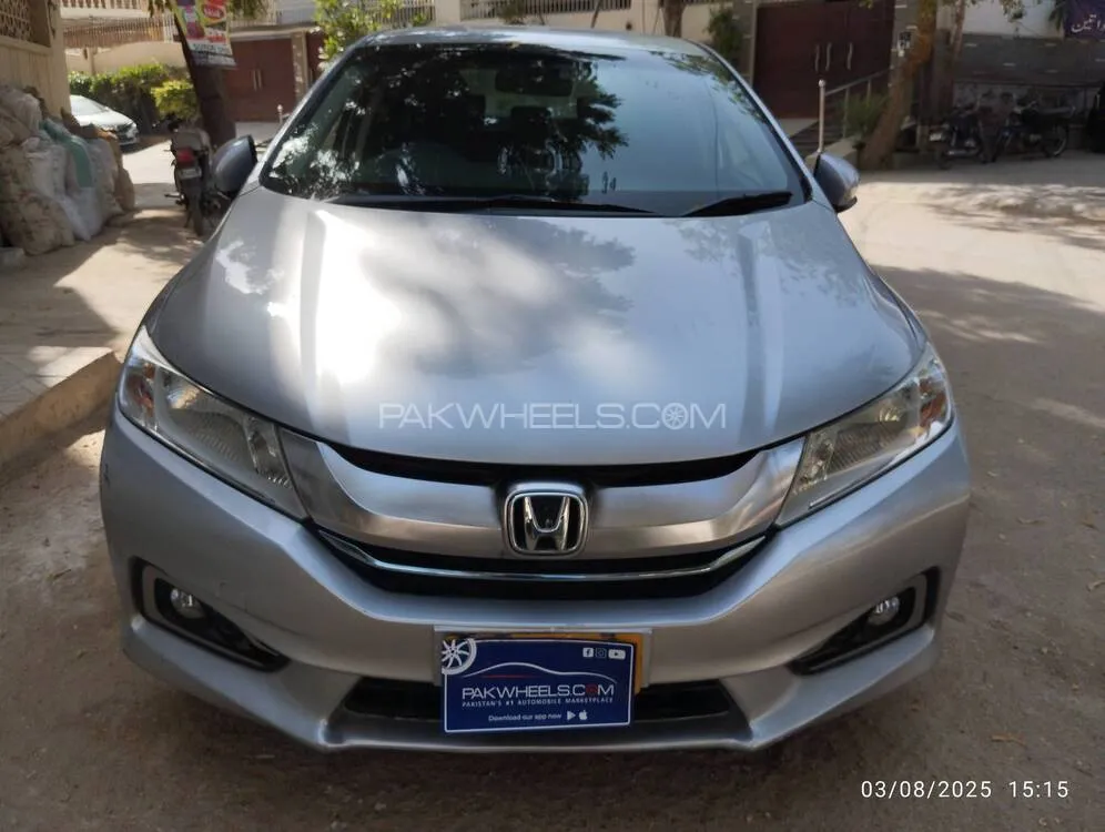 Honda Grace Hybrid 2015 for Sale in Karachi Image-1