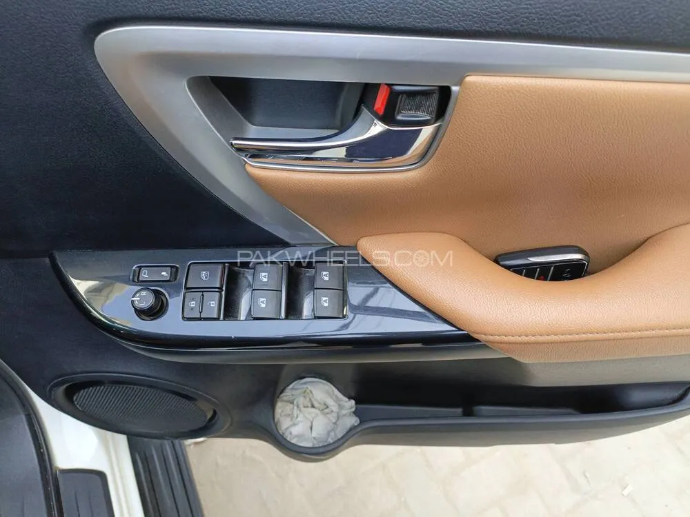 Toyota Fortuner 2021 for Sale in Karachi Toyota Fortuner 2021 for Sale in Karachi Image-12