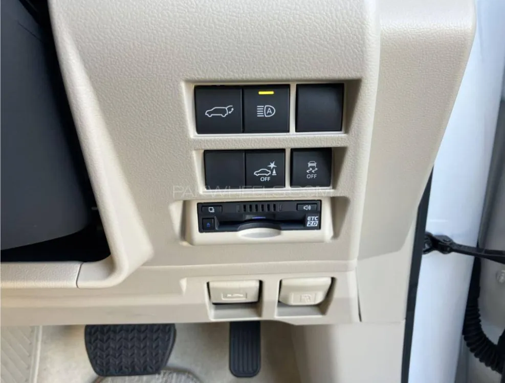 Toyota Land Cruiser 2022 for Sale in Gujranwala Toyota Land Cruiser 2022 for Sale in Gujranwala Image-9