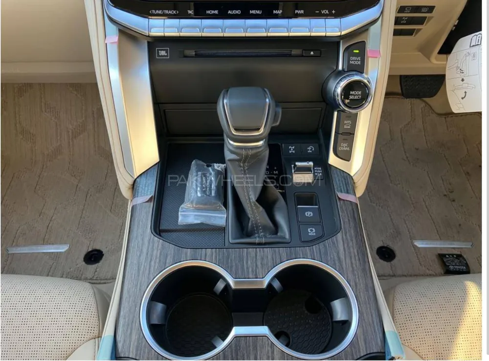 Toyota Land Cruiser 2022 for Sale in Gujranwala Toyota Land Cruiser 2022 for Sale in Gujranwala Image-11