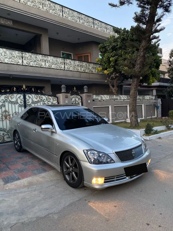 Toyota Crown 2004 for Sale in Islamabad Image-1