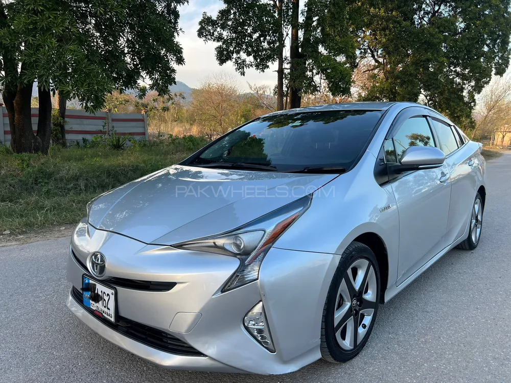 Toyota Prius 2018 for Sale in Islamabad Image-1