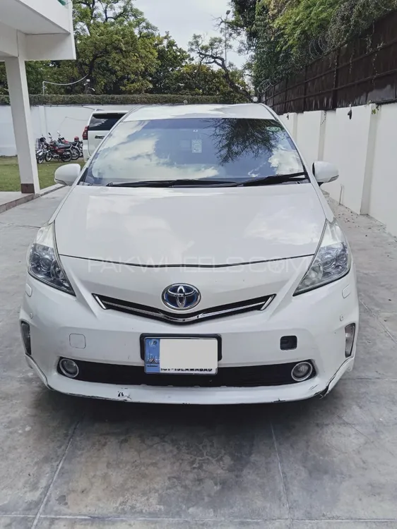 Toyota Prius Alpha 2013 for Sale in Islamabad Image-1