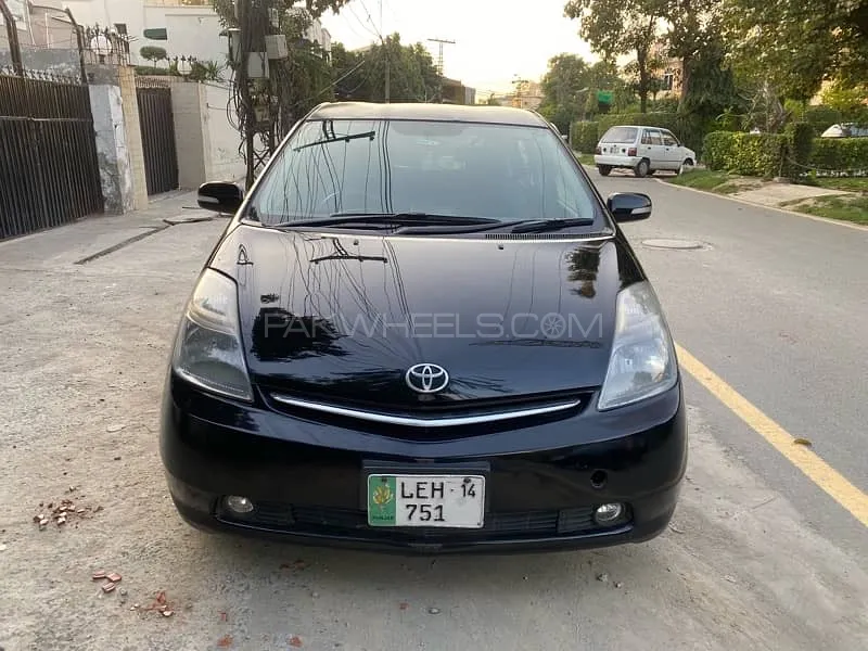 Toyota Prius 2007 for Sale in Lahore Image-1