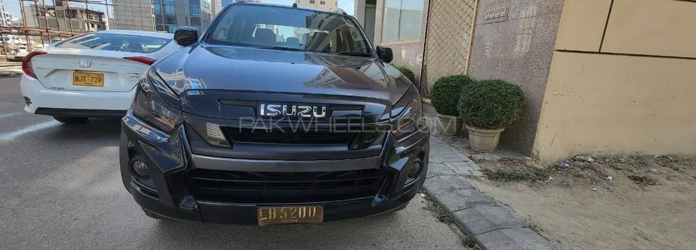 ازوزو ڈی-میکس 2022 for Sale in کراچی Image-1