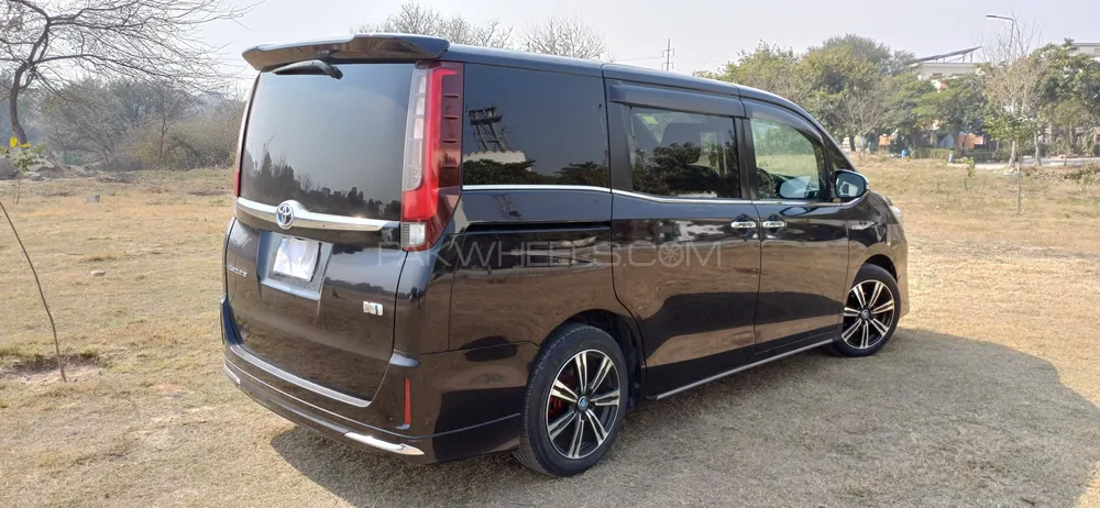 Toyota Esquire 2015 for Sale in Islamabad Toyota Esquire 2015 for Sale in Islamabad Image-4