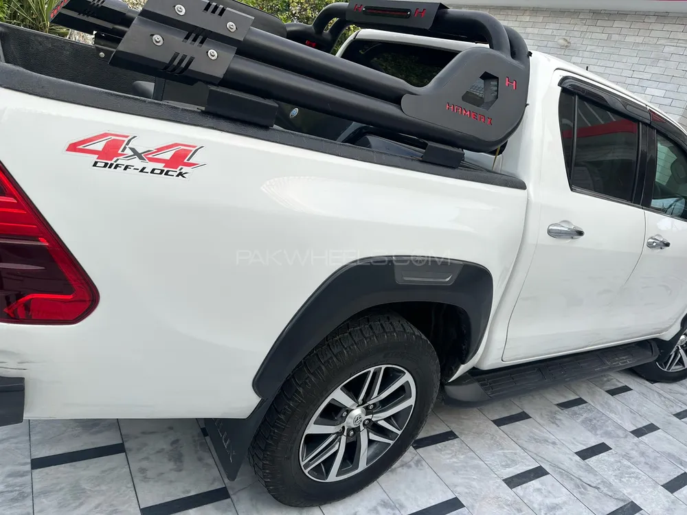 Toyota Hilux 2017 for Sale in Nowshera Toyota Hilux 2017 for Sale in Nowshera Image-11