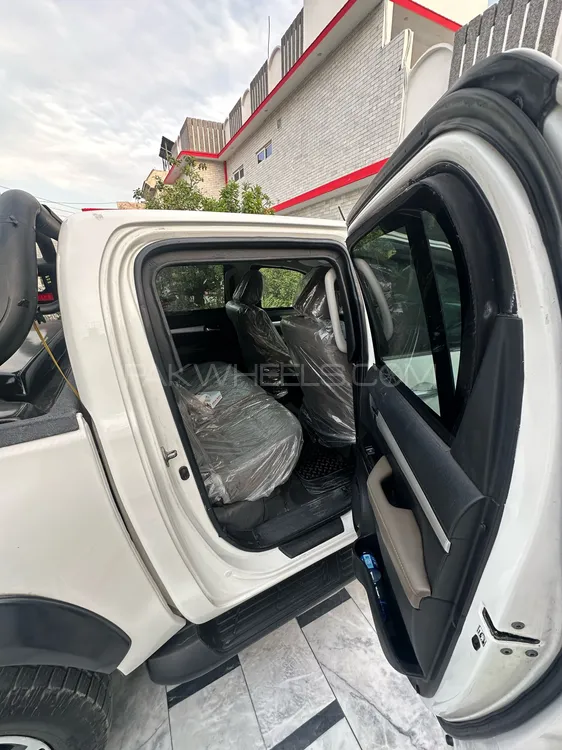 Toyota Hilux 2017 for Sale in Nowshera Toyota Hilux 2017 for Sale in Nowshera Image-12