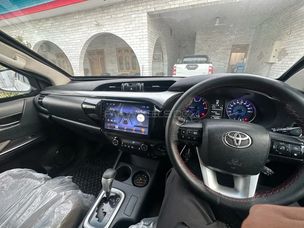 Toyota Hilux 2017 for Sale in Nowshera Toyota Hilux 2017 for Sale in Nowshera Image-15