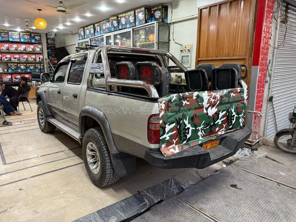 Toyota Hilux 2003 for Sale in Mithi Image-1