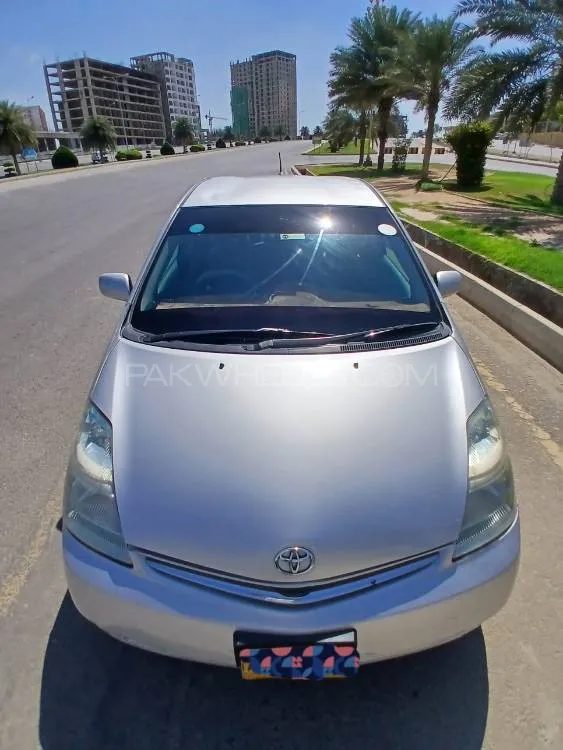 Toyota Prius Alpha 2007 for Sale in Karachi Image-1