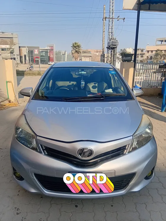 Toyota Vitz 2011 for Sale in Gujrat Image-1