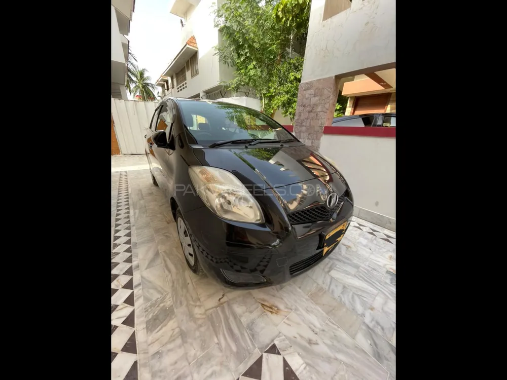 Toyota Vitz 2009 for Sale in Karachi Image-1