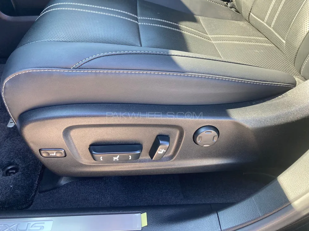 Lexus RX Series 2018 for Sale in Lahore Lexus RX Series 2018 for Sale in Lahore Image-12