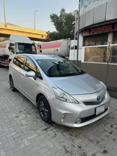 Toyota Prius Alpha S L Selection 2011 for Sale