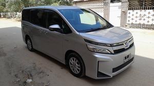 TOYOTA VOXY 
Model 2018
UNREGISTERED 
mileage 153440km
R GRADE