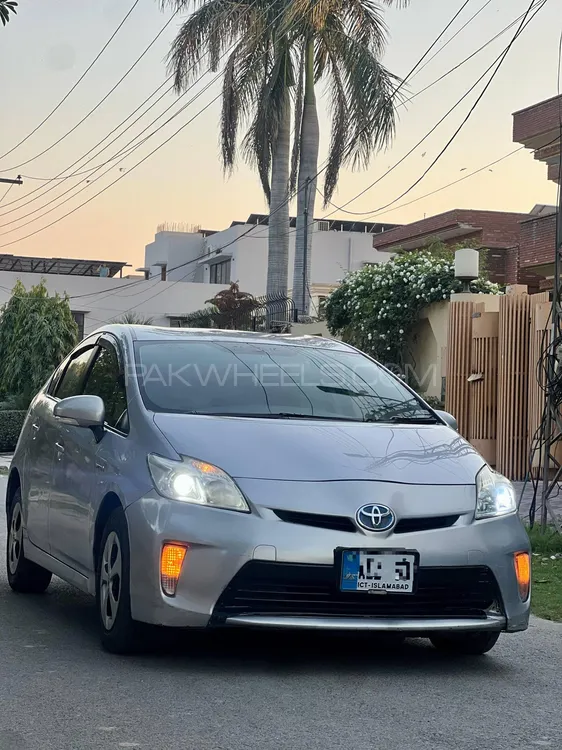 Toyota Prius 2014 for Sale in Lahore Toyota Prius 2014 for Sale in Lahore Image-3