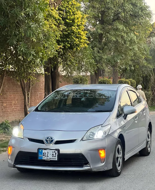 Toyota Prius 2014 for Sale in Lahore Image-1