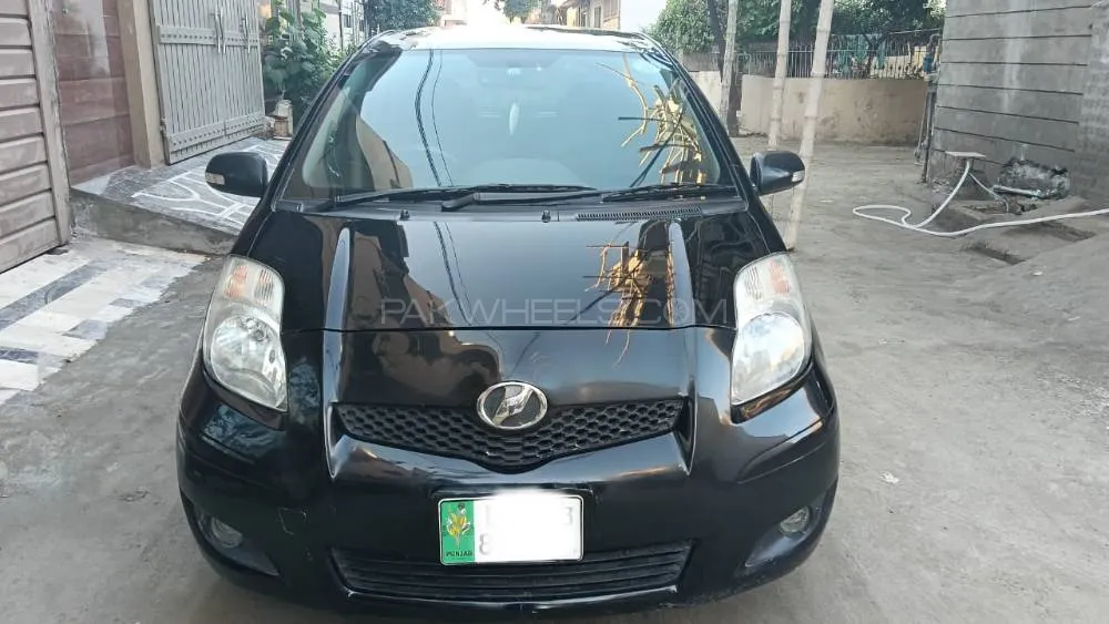 Toyota Vitz 2010 for Sale in Lahore Image-1