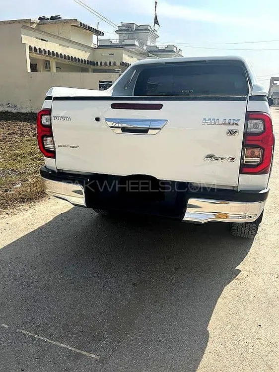 Toyota Hilux 2021 for Sale in Islamabad Image-1