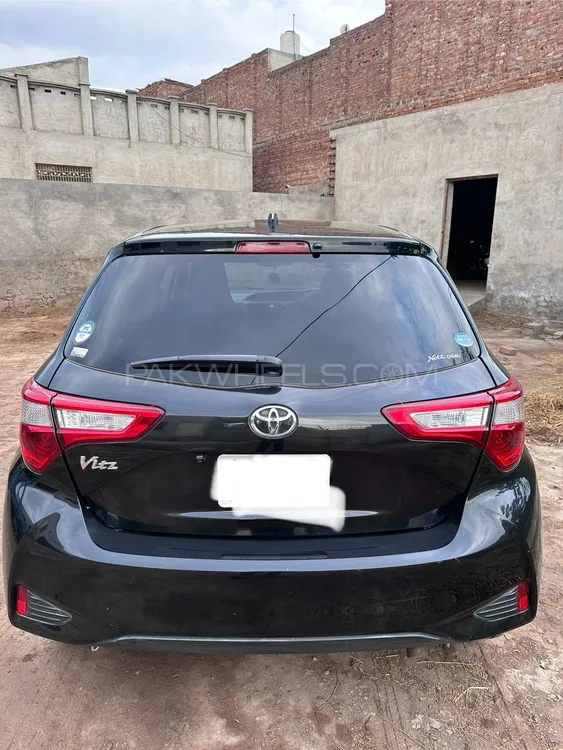 Toyota Vitz 2018 for Sale in Faisalabad Image-1