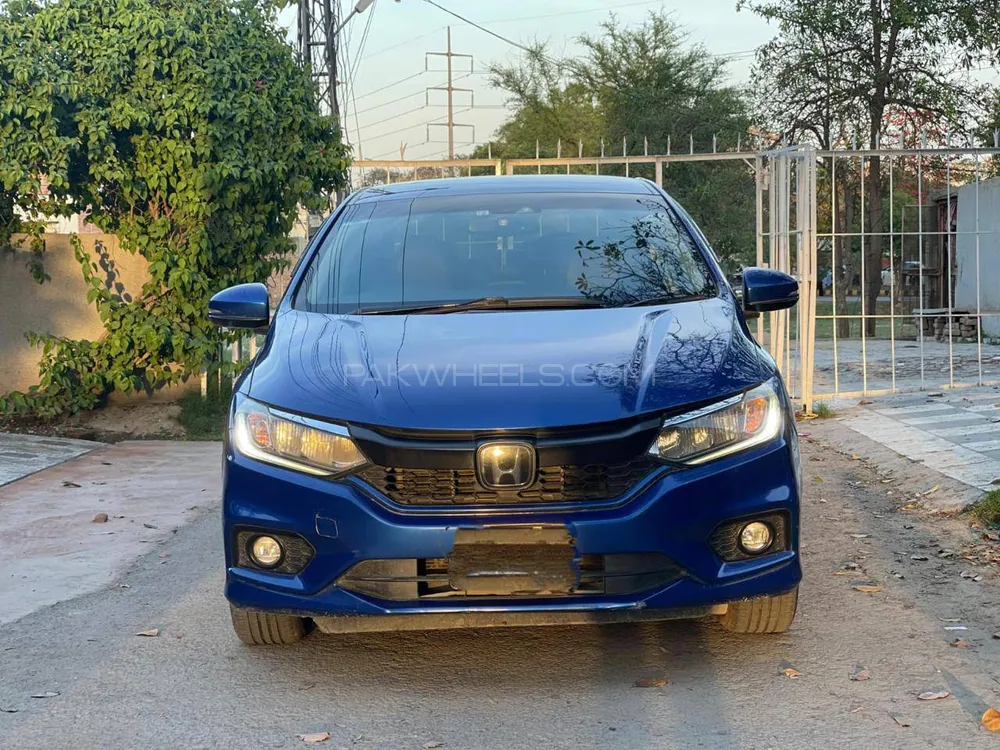 Honda Grace Hybrid 2018 for Sale in Lahore Image-1
