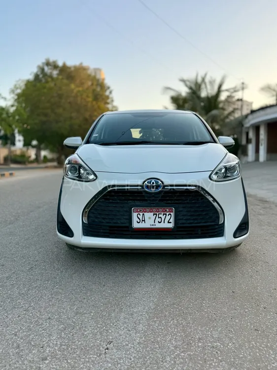 Toyota Sienta 2018 for Sale in Karachi Image-1