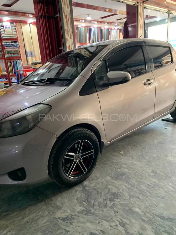 Toyota Vitz 2011 for Sale in Akora khattak Image-1