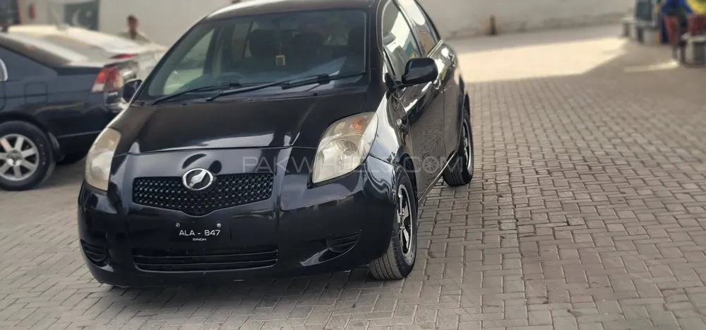 Toyota Vitz 2005 for Sale in Peshawar Image-1