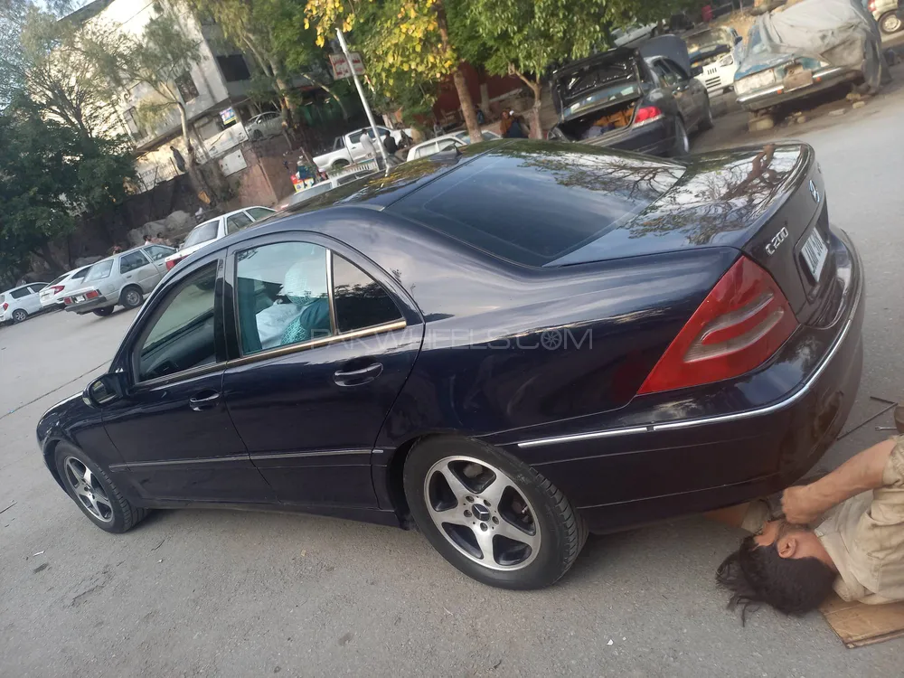 Mercedes Benz C Class 2003 for Sale in Islamabad Image-1