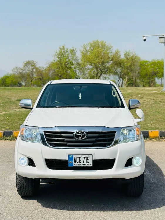 Toyota Hilux 2015 for Sale in Islamabad Image-1