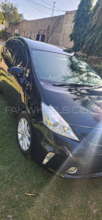 Toyota Prius Alpha 2013 for Sale in Multan Image-1
