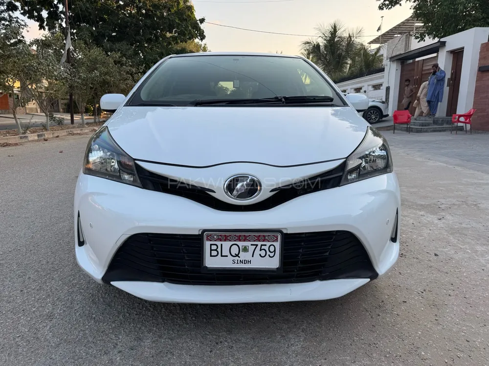 Toyota Vitz 2014 for Sale in Karachi Image-1
