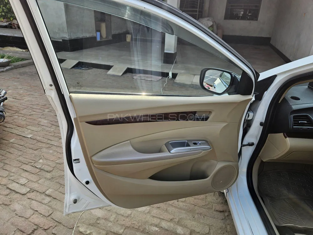 Honda City 2017 for Sale in Hasilpur Honda City 2017 for Sale in Hasilpur Image-11