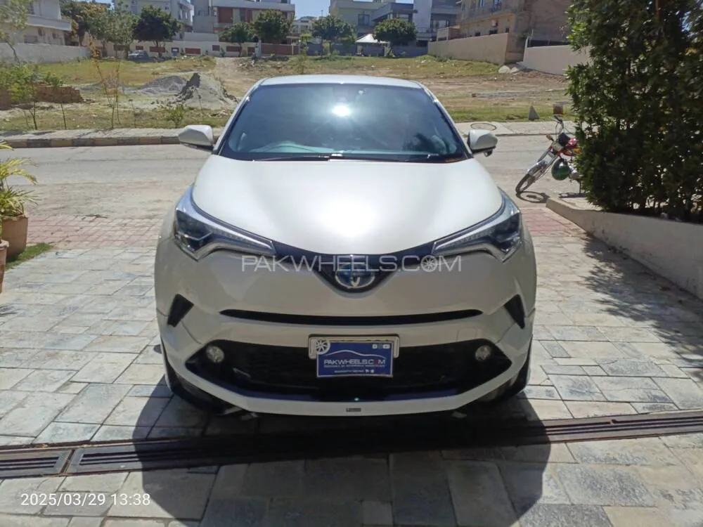 Toyota C-HR 2017 for Sale in Islamabad Image-1
